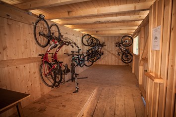Mountainbikehotel: Fahrradgarage - Aktivhotel Tuxerhof KG