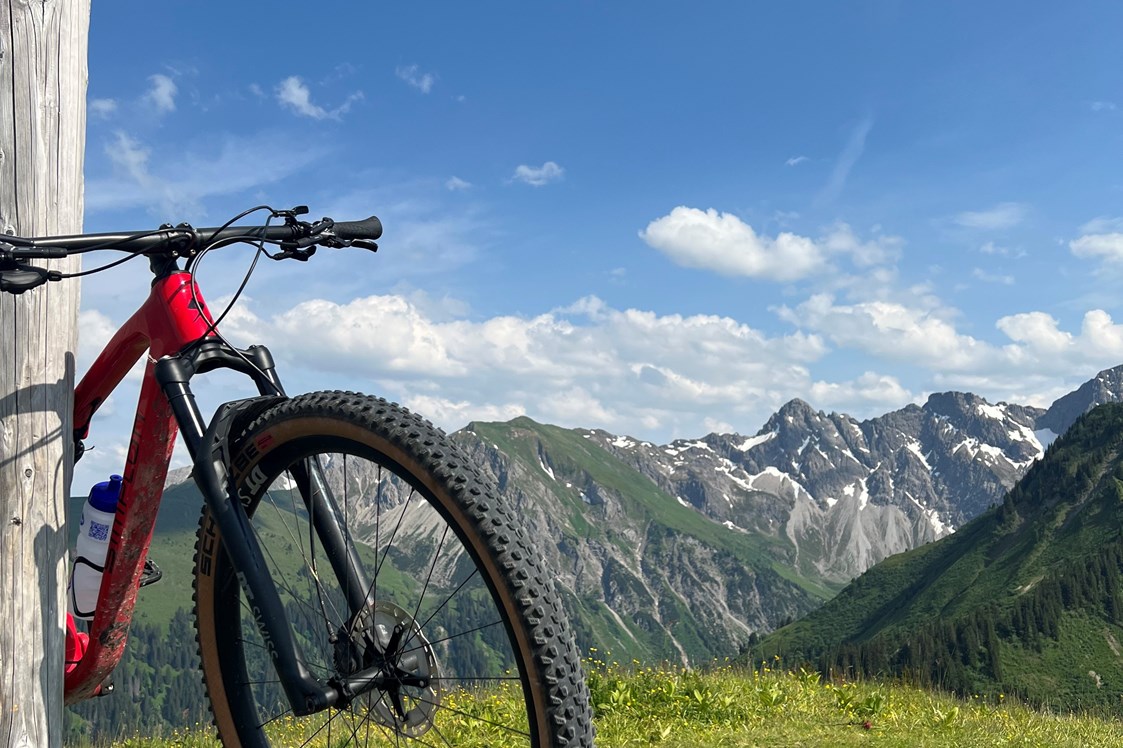 Mountainbikehotel: Biketour auf den Lug - Alpen Hotel Post