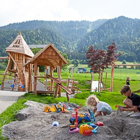 Mountainbikehotel: Outdoor Spielplatz - Alpen Hotel Post