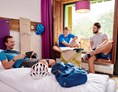 Mountainbikehotel: Die Zimmer in den Explorer Hotels bieten viel Ablagefläche, damit Du Dein Gepäck und Dein Sportequipment verstauen kannst. - Explorer Hotel Oberstdorf