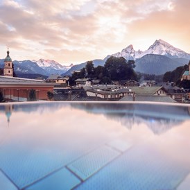 Mountainbikehotel: Vom Außenpool den schönsten Ausblick über Berchtesgaden haben. - Hotel Edelweiss-Berchtesgaden