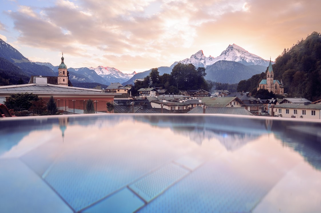 Mountainbikehotel: Vom Außenpool den schönsten Ausblick über Berchtesgaden haben. - Hotel Edelweiss-Berchtesgaden