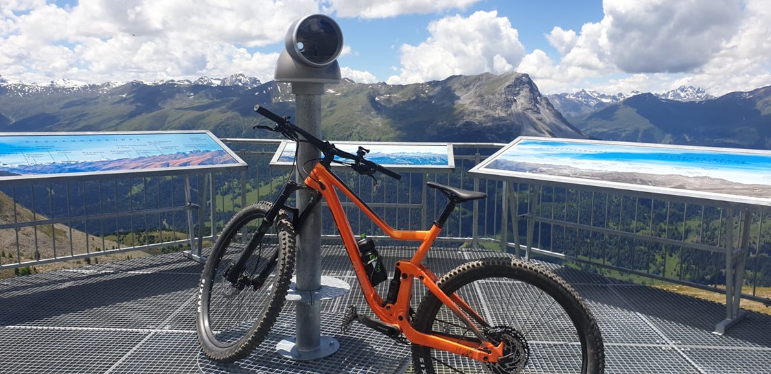 Mountainbikehotel: Aussichtsplattform Zirm - Hotel Bergblick