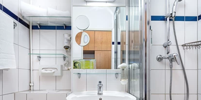 Mountainbike Urlaub - Klassifizierung: 3 Sterne S - Erzgebirge - kleines Badezimmer - AHORN Hotel Am Fichtelberg