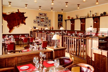 Mountainbikehotel: AZado Steakrestaurant im Hotel.  - AHORN Hotel Am Fichtelberg 