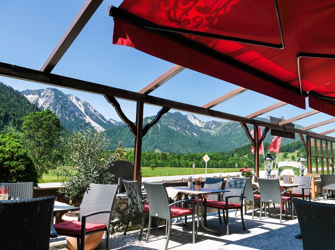 Mountainbikehotel: Die sonnige Panoramaterrasse des Restaurant Seeberg im Alpenhof - Hotel Der Alpenhof