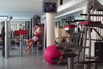 Mountainbikehotel: Das große, professionell ausgestattete Fitness-Studio im Haus - Hotel Der Alpenhof