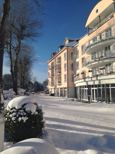 Mountainbikehotel: Außenansicht Winter - Golf & Sporthotel Wiesensee
