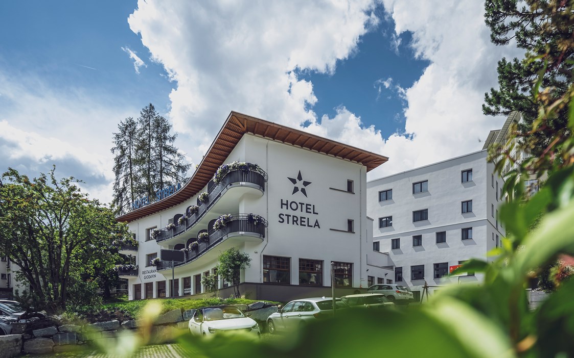 Mountainbikehotel: Aussenansicht Sommer - Hotel Strela