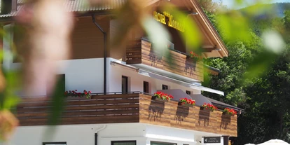 Mountainbike Urlaub - Haustrail - Trentino-Südtirol - Hotelansicht Sommer - B&B HOTEL MOTEL SONNECK