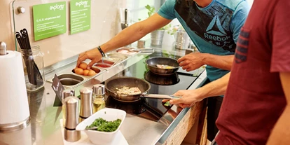 Mountainbike Urlaub - Hotel-Schwerpunkt: Mountainbike & Wandern - Die Do-it-yourself Eierbratstation ist das Highlight am vitalen Frühstücksbuffet. Hier kreierst Du Deine Lieblingseierspeise einfach und unkompliziert selbst. - Explorer Hotel Hinterstoder