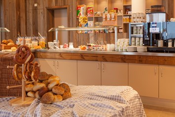 Mountainbikehotel: Das reichhaltige Frühstücksbuffet bietet für jeden Sportler den perfekten Start in den Tag. - Explorer Hotel Bad Kleinkirchheim