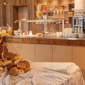 Mountainbikehotel: Das reichhaltige Frühstücksbuffet bietet für jeden Sportler den perfekten Start in den Tag. - Explorer Hotel Bad Kleinkirchheim