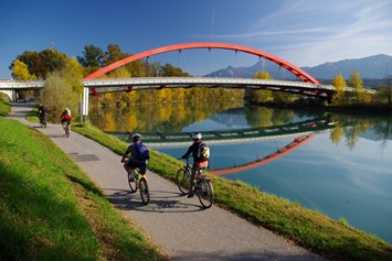 Mountainbikehotel: Alpe Adria und Drauradweg geht direkt beim Hotel vorbei, die auch ein guter Startpunkt für die Touren sind. Erlebnis in der Stadt, aber dann zum Biken in die Berge, das ist in der Region Villach mit den Nachbarländern Slowenien und Italien möglich.  - Hotel Mosser
