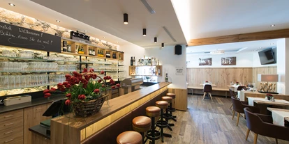 Mountainbike Urlaub - Zillertal - Restaurantbereich & Bar "Brettfallstüberl" - Gasthof-Hotel Post