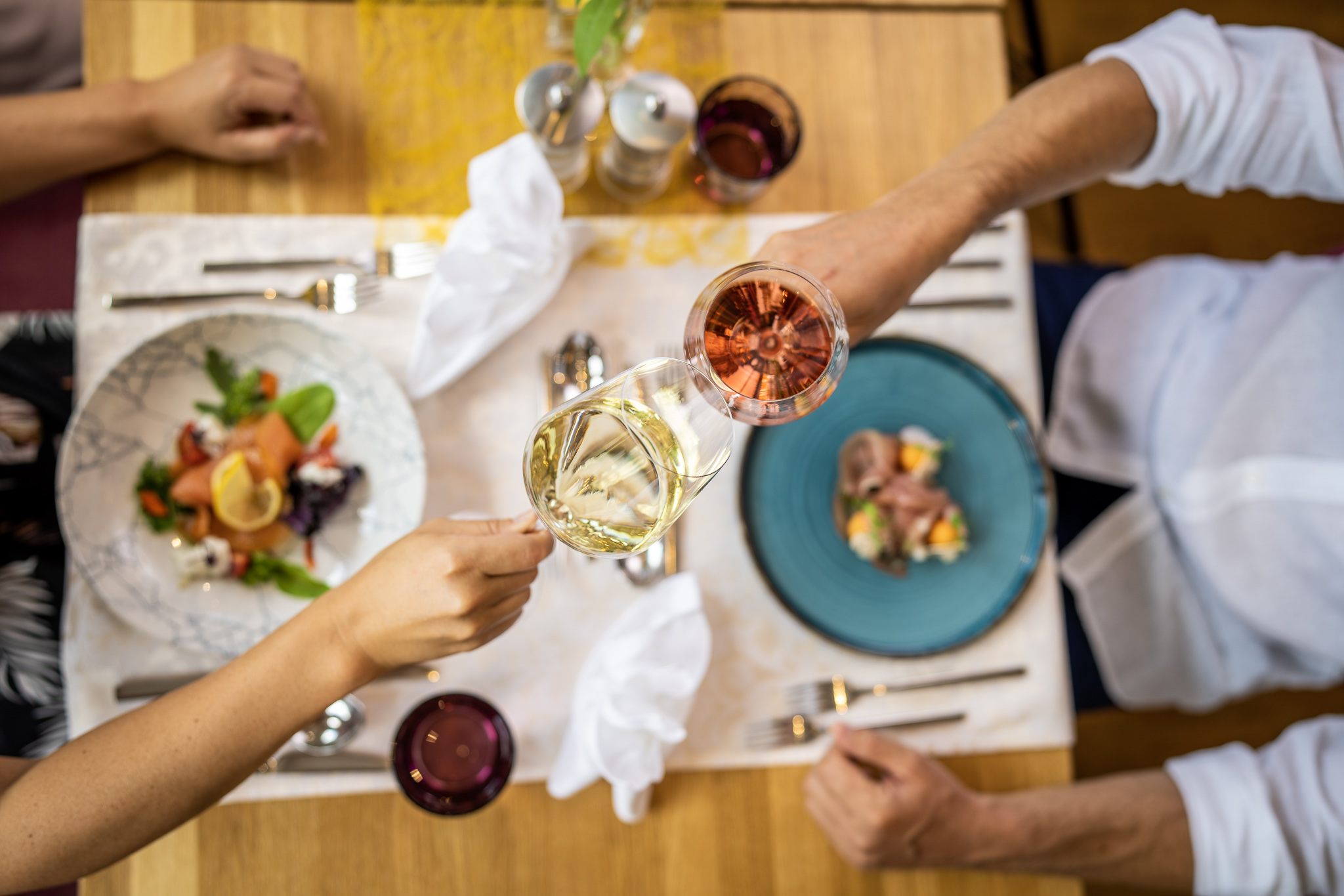 Mountainbikehotel: Speisesaal mit Alpe-Adria-Kulinarik - Familien Sportresort Brennseehof