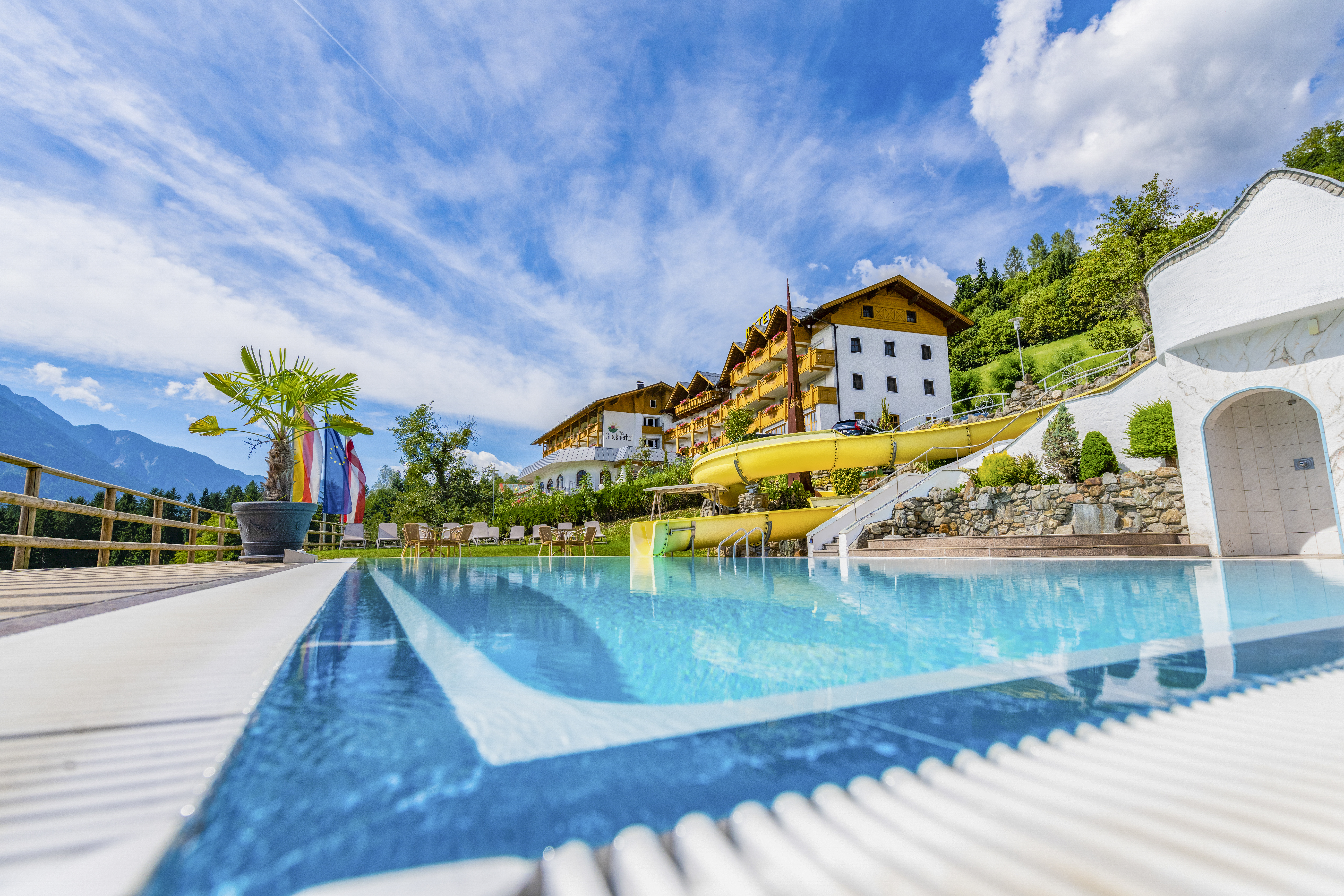 Mountainbike Urlaub - Hohe Tauern - Freibad mit Wasserrutsche - Haupthaus - Hotel Glocknerhof