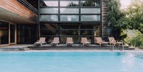 Mountainbike Urlaub - Hotel-Schwerpunkt: Mountainbike & Ruhe - Pool im Sommer - Das Naturhotel Chesa Valisa****s