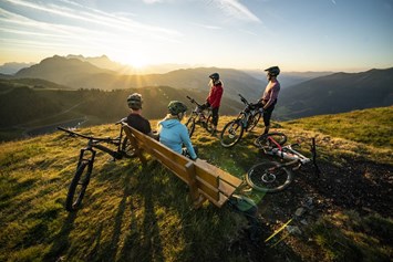 Mountainbikehotel: Radfahren mit Freunden  - THOMSN - Alpine Rock Hotel