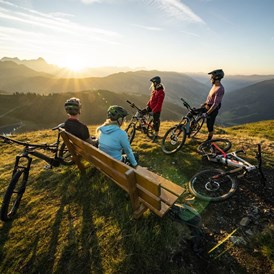 Mountainbikehotel: Radfahren mit Freunden  - THOMSN - Alpine Rock Hotel