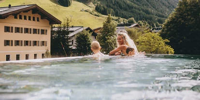 Mountainbike Urlaub - Ellmau - Pool - THOMSN Central Hotel & Appartements