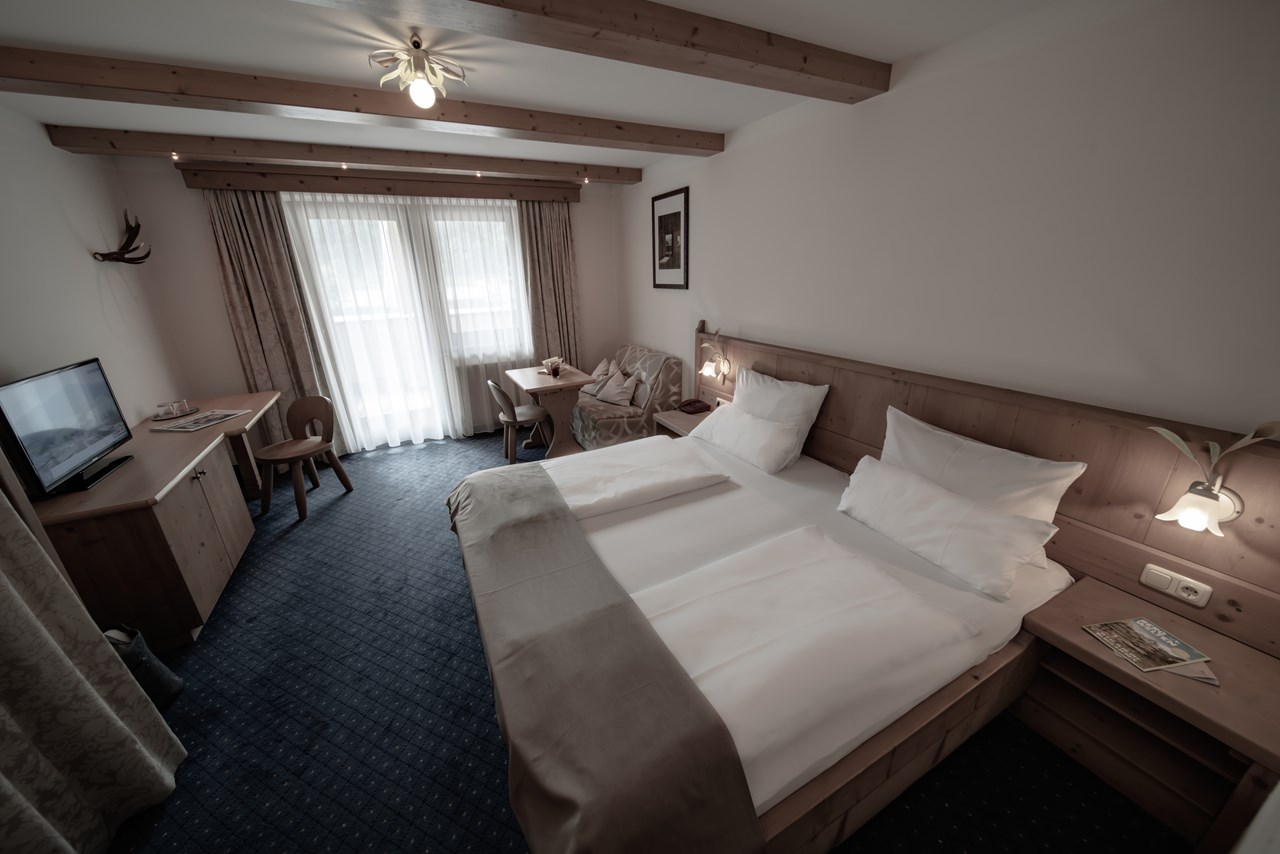 Hotel Tiroler Buam Zimmerkategorien Einzel-, Doppel- (Tradition S, M oder L) oder Familienzimmer (Tradition Family)