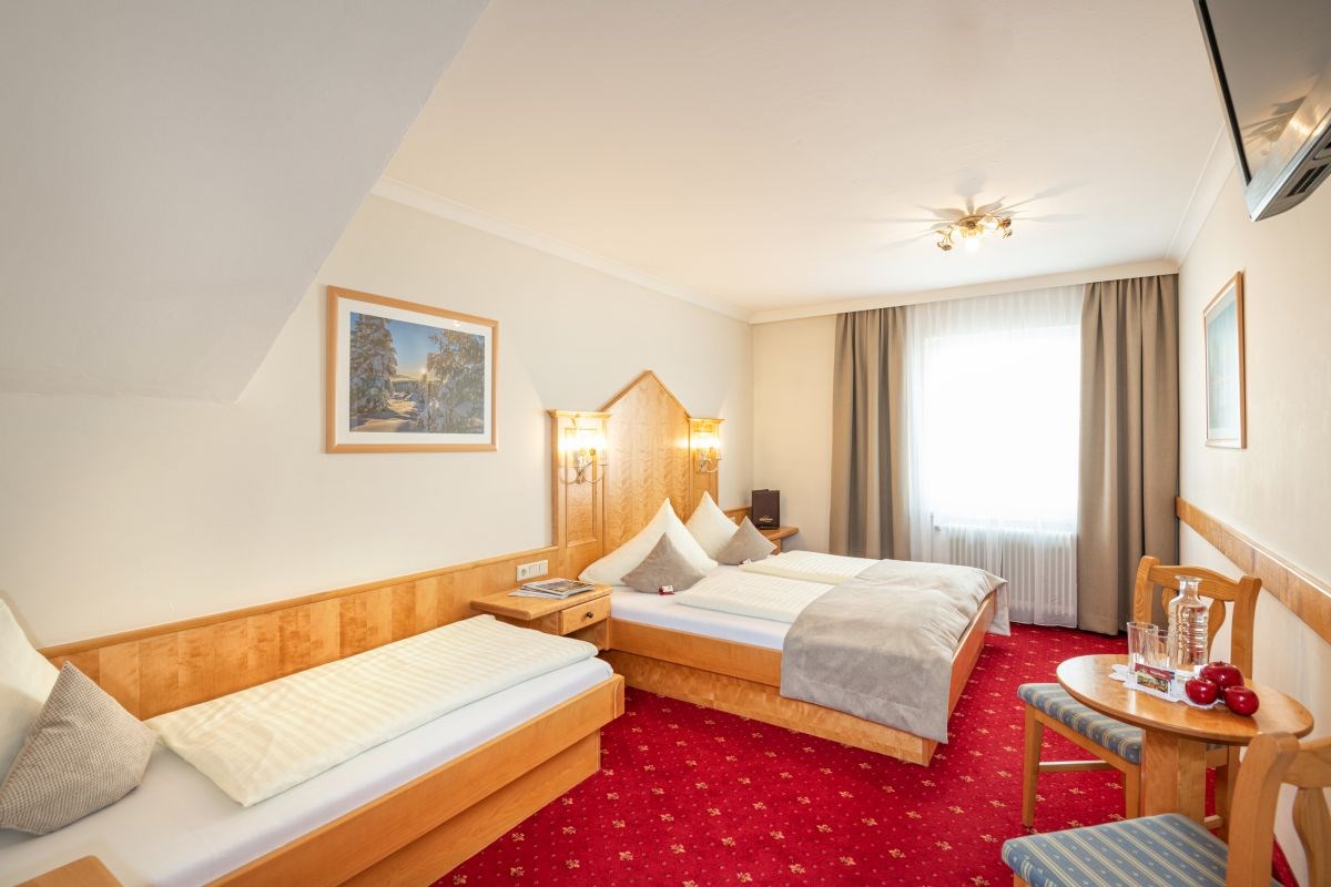 Hotel Stegerbräu Radstadt im Pongau Zimmerkategorien Dreibettzimmer 