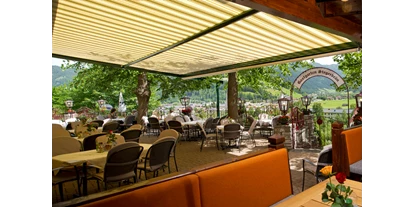 Mountainbike Urlaub - PLZ 8982 (Österreich) - Nach der MTB-Tour - Kulinarik und ein StegerBRÄU im schönen Gastgarten mit Blick auf die Radstädter Tauern genießen - Hotel Stegerbräu Radstadt im Pongau