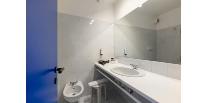 Mountainbike Urlaub - Hotel-Schwerpunkt: Mountainbike & Wandern - Badezimmer White Room  - Hotel Santoni Freelosophy