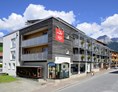 Mountainbikehotel: Aussenansicht Hotel Sommer - AlpenParks Hotel Maria Alm
