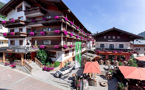 Mountainbikehotel: eva,VILLAGE****S Hotel mitten in Saalbach direkt an den Gondeln, Trails, Bikepark und Guiding von Bike'n Soul - eva, VILLAGE