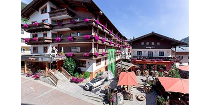 Mountainbike Urlaub - Hotel-Schwerpunkt: Mountainbike & Wandern - eva,VILLAGE****S Hotel mitten in Saalbach direkt an den Gondeln, Trails, Bikepark und Guiding von Bike'n Soul - eva, VILLAGE