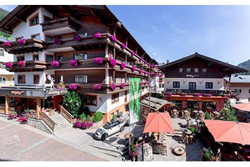 Mountainbikehotel: eva,VILLAGE****S Hotel mitten in Saalbach direkt an den Gondeln, Trails, Bikepark und Guiding von Bike'n Soul - eva, VILLAGE